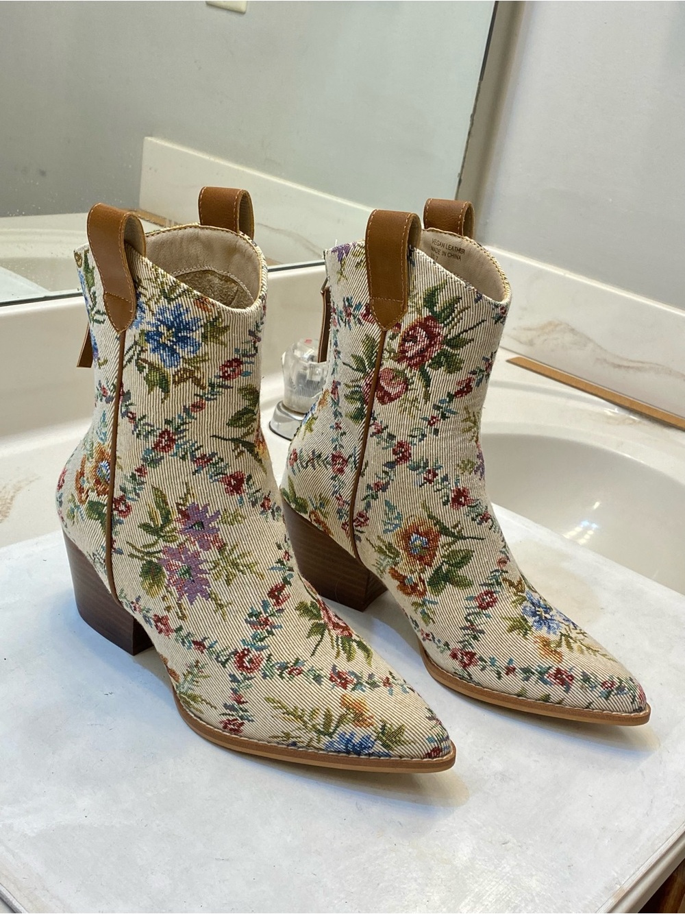 New..Altar’d state Demi floral tapestry boot size 7 , never used new. Beautiful